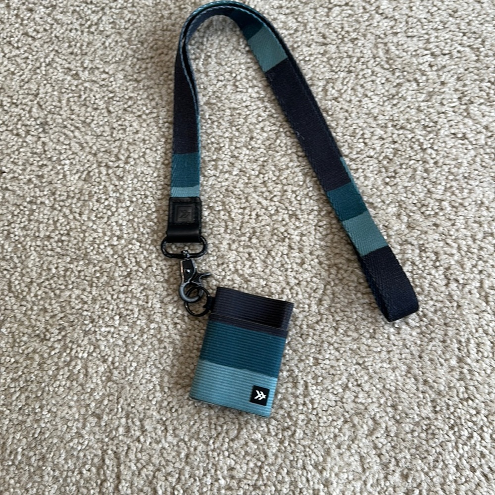 thread wallet/ keychain